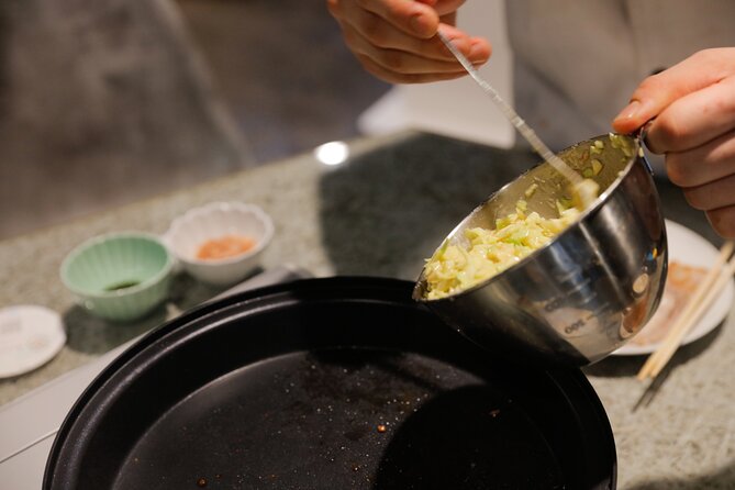 Okonomiyaki making experience~Japanese popular food - A Detailed Breakdown of the Experience