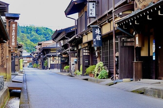 Shirakawa Kenrokuen Garden and Hida Takayama 2D Tour from Tokyo - A Detailed Look into the Tour Experience