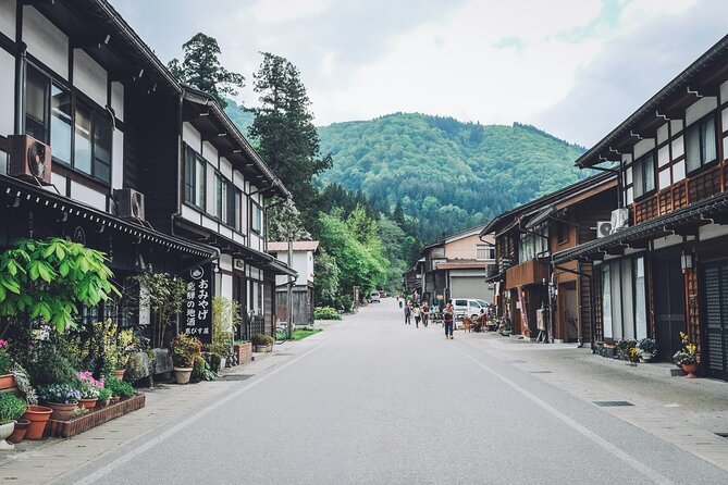 Shirakawago & Kanazawa from Tokyo by bullet train - A Complete Day Trip from Tokyo to Shirakawago & Kanazawa