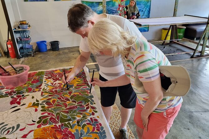 Batu Caves and Malaysian Handicraft Tour with Batik & Pewter - Key Points