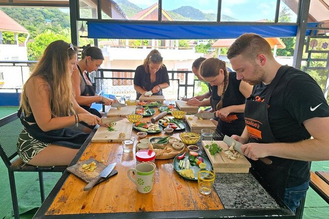 Private Thai Cooking Class at Rooftop Kitchen on Koh Tao - The Learning Process and Techniques