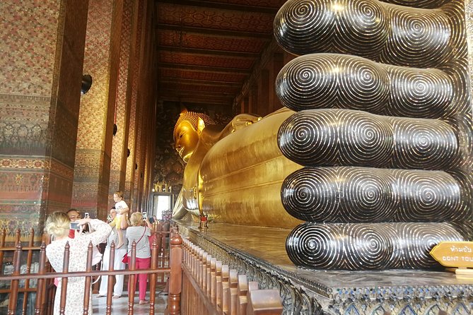 Bangkok Tour: Highlights & Hidden Gems & Long Tail Boat - Visiting Wat Arun: The Temple of Dawn