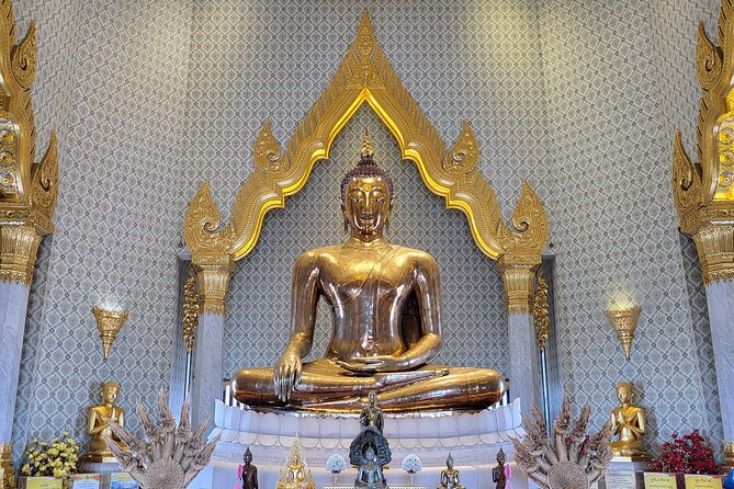 Private tour to Golden Buddha Reclining Buddha and Marble Temple - Starting at the Temple of the Golden Buddha (Wat Traimit)