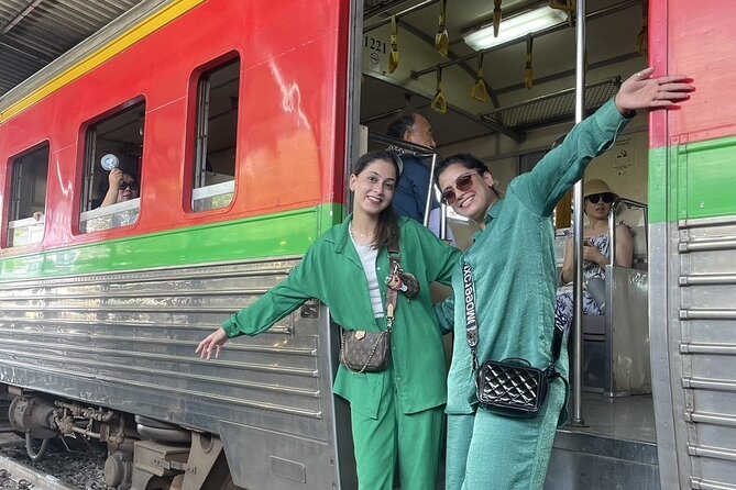 Maeklong Railway Market & Damnoen Saduak Market Paddle Boat Tour - A Deep Dive into the Itinerary