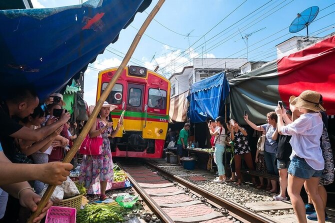 Maeklong Railway Market & Damnoen Saduak Market Paddle Boat Tour - The Perfect Fit: Who Should Consider This Tour?