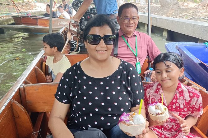 Maeklong Railway Market & Damnoen Saduak Market Paddle Boat Tour - FAQs