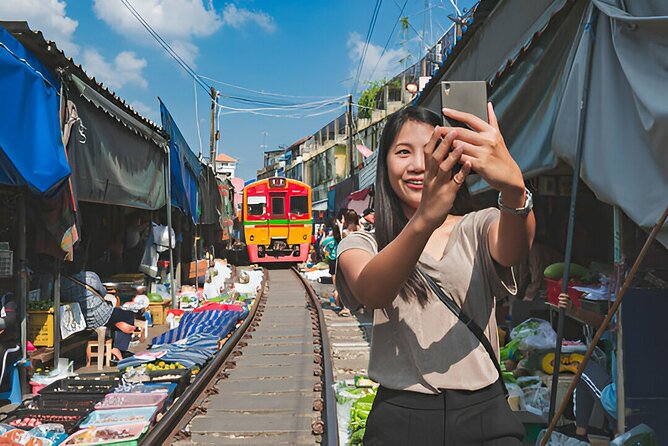 Floating Market & Railway Market Tour from Bangkok - A Deep Dive into the Damnoen Saduak Floating Market