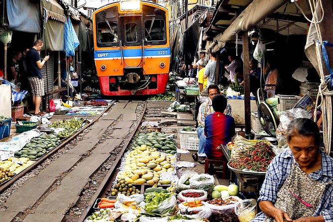 Amphawa Floating Market Tour with Maeklong Railway Market (SHA Plus) - What the Reviews Say