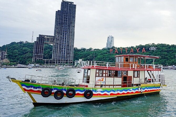 Pattaya Sunset Boat Party with Model Dancers, Music and Food - An In-Depth Look at the Pattaya Sunset Boat Party