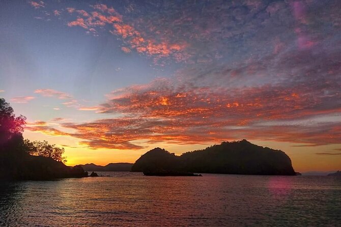Krabi Hong Island Sunset Tour with BBQ & Night Plankton Swim - Discovering the Islands: What to Expect