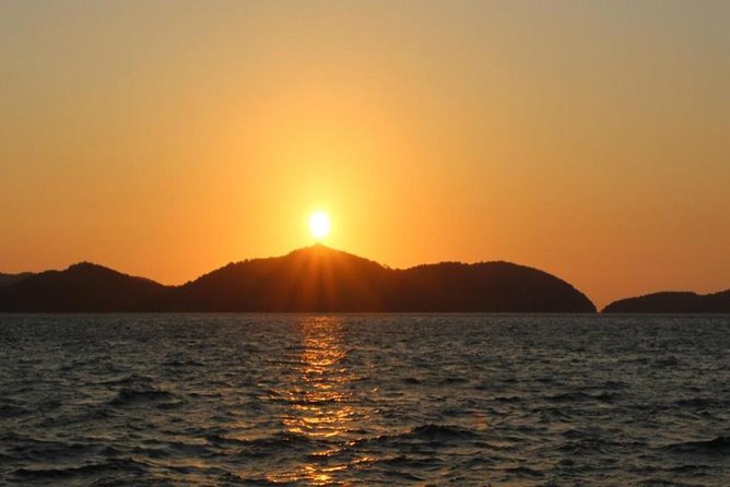 Phi Phi Maiton Khai Sunset Premium Tour - Key Points