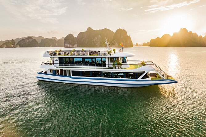 Halong Bay Luxury Cruise Day Trip: Buffet lunch & Limousine bus - Discovering Halong Bay on a Luxury Day Trip