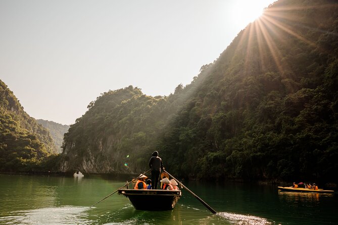 Dora Cruise: 2D1N Luxury Halong & Lan Ha Bay Tour from Hanoi - Food and Dining
