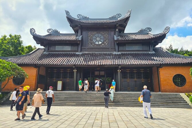 Hanoi: Deluxe Tour Explore Bai Dinh Pagoda & Trang An Grottoes - Key Points