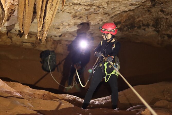 Lan Ty Expedition Abseiling the Eye of God Mountain Snail Cave - What Makes This Tour Stand Out?