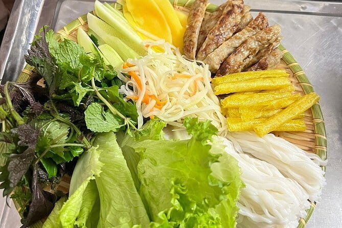 Hanoi Customized Street Food Walk with Train Street Experience - Exploring Hanois Street Food and Culture