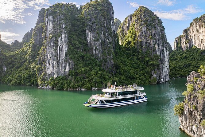 Ha Long Bay Luxury Cruise from Hanoi with Jacuzzi & Local Lunch - A Luxurious Day on Ha Long Bay: An In-Depth Review