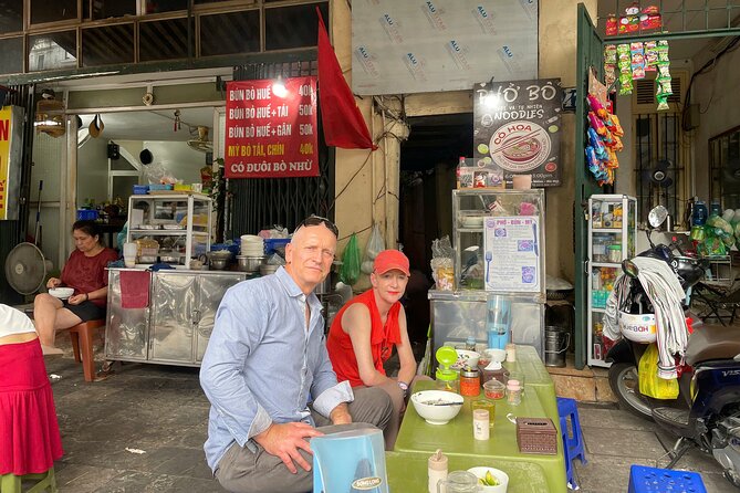 Hanoi's Old Quarter Street Food Experience for Small Groups - Exploring the Old Quarter: A Walk Through History and Flavor