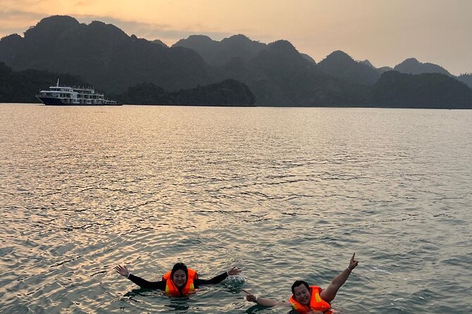 5-Star Halong Bay Day Cruise Limousine, Kayak & Seafood Lunch - Key Points