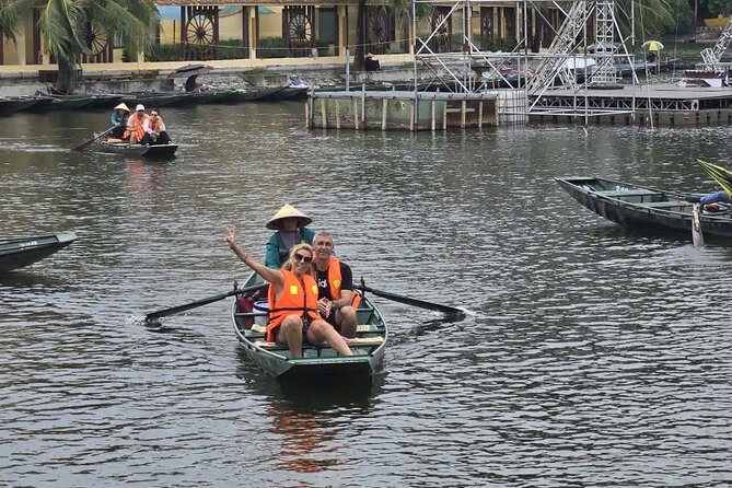 Hanoi to Ninh Binh Day Trip: Mua Cave, Trang An Boat Ride - Lunch - Authenticity and Local Experience