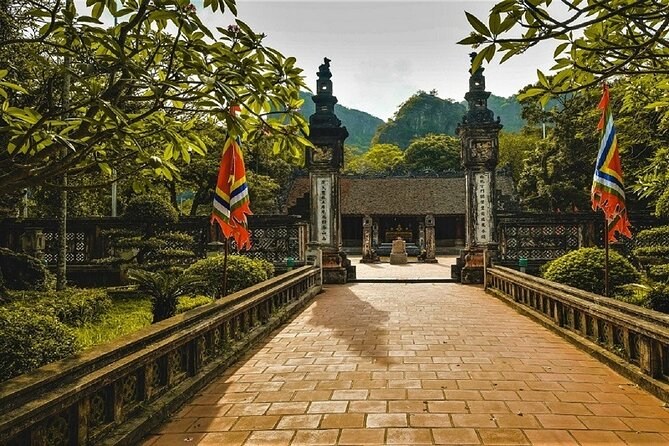Ninh Binh: Hoa Lu, Trang An/Tam Coc and Mua Caves Hiking Day Trip - Hoa Lu: The Ancient Capital  