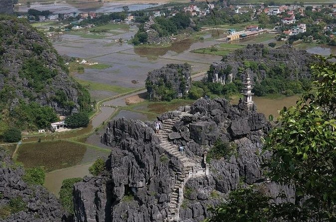 Ninh Binh: Hoa Lu, Trang An/Tam Coc and Mua Caves Hiking Day Trip - Traditional Vietnamese Lunch  