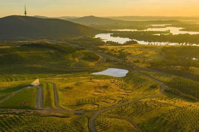 Sydney: PRIVATE Canberra & Southern Highlands Luxe Tour (12h) - Lake George: Australias Mysterious Water Body