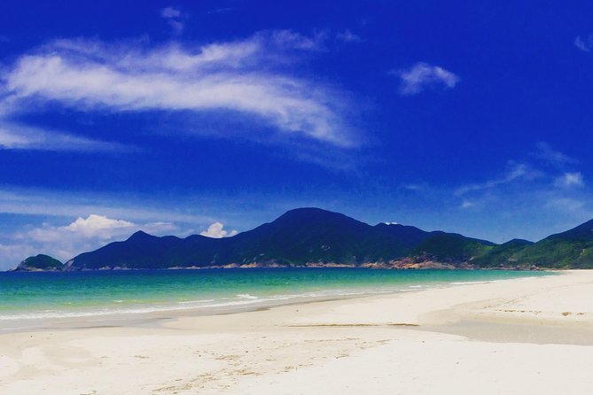 The Dragon's Back Hiking Tour, Hong Kong - An Overview of the Dragon’s Back Tour: A Balancing Act of Nature and Comfort