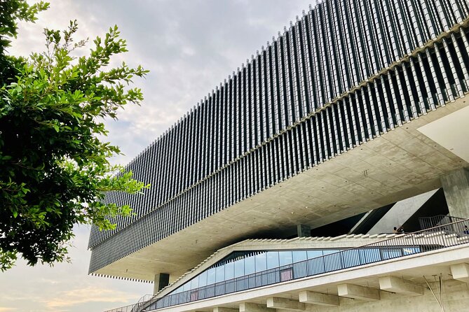 Hong Kong Private Tour in M Museum and Lai Chi Kok Trade District - Key Points