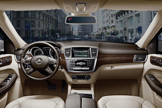 Hong Kong Private Transfer from Hong Kong Chek Lap Kok Airport to Hong Kong - Key Points