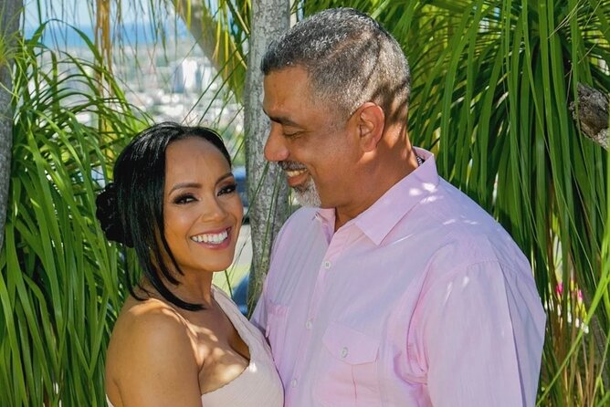 Private Love Story Photoshoot for Couples in Ponce - Who Will Love This Tour?