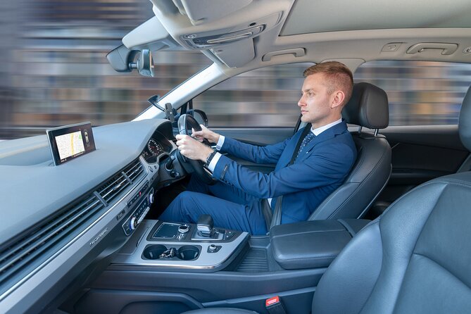 Luxury Airport Transfer to Melbourne CBD - Vehicles and Comfort