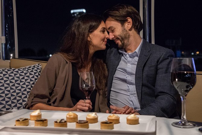 Private Romantic Melbourne Dinner Cruise for 2 - An In-Depth Look at the Experience