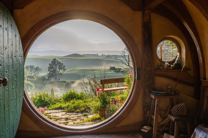 Private Tour: Hobbiton Movie Set & Hamilton Gardens Experience - An Authentic Day Exploring Middle-earth and Gardens: Hobbiton & Hamilton Gardens Experience