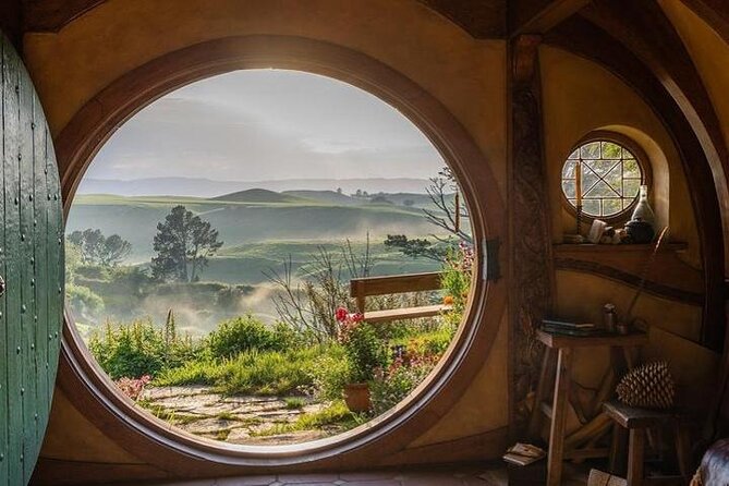 Private Tour from Auckland Hobbiton Rotorua and Wai-O-Tapu - Rotorua: Scenic Drive and Cultural Insights