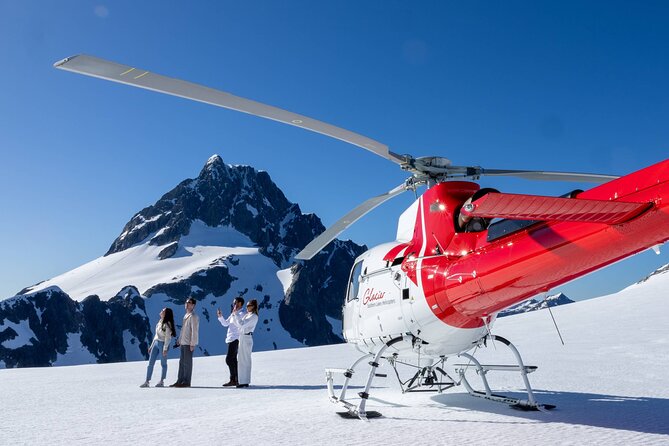 Milford Sound Highlights - 204 - A Deep Dive into the Milford Sound Helicopter Experience