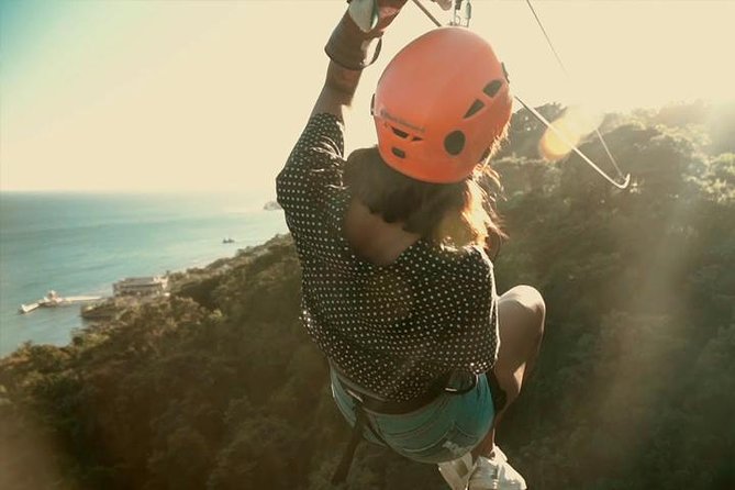 King Kong Extreme Zipline, City Tour and Transfer - The Adventure Begins: First Stop – Town Center at Port of Roatan