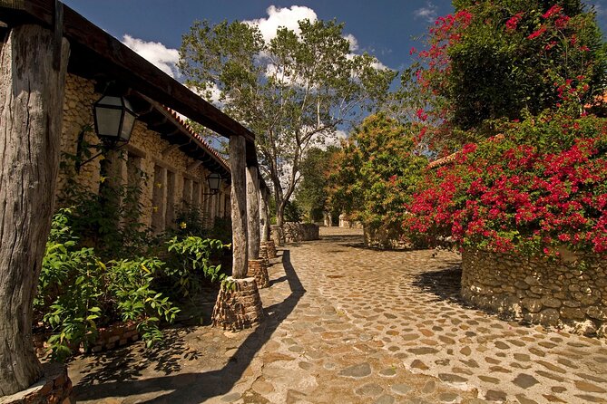 Guided Tour of Maravillas Caves Altos de Chavon and Cigar Factory - Key Points