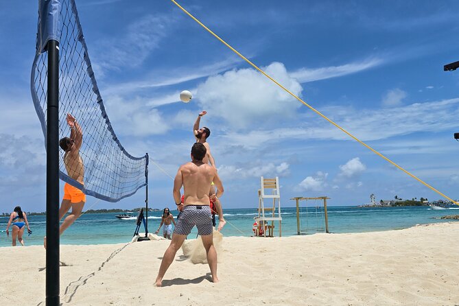 Nassau Swimming Pigs: Snorkeling, Lunch & Private Beach Club - The Sum Up