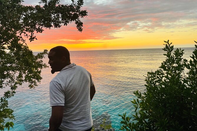 Ricks Cafe, Seven Mile Beach, Shopping - Key Points