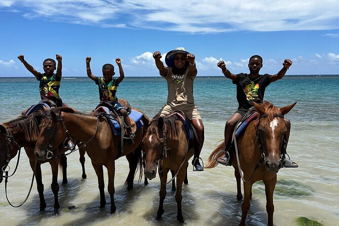 Horseback ride Dunns River and Blue hole with transport included - Key Points