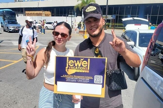 Private Transfers: Montego Bay Airport  Ocho Rios Area - The Vehicle & Comfort