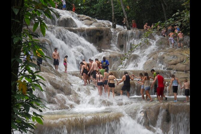 Rio Nuevo Bamboo River Rafting & Dunn's River Falls - Who Should Book This Tour?