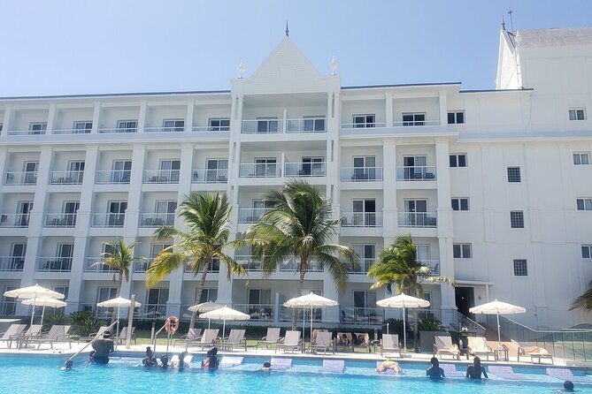 A "Private" Airport Transfer to any Resort in Ocho Rios - Key Points