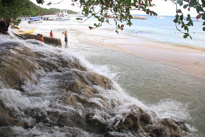 Private Blue Hole and Dunn's River Falls Tour with Transportation - FAQ