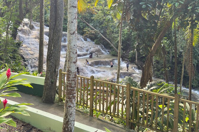 Blue Hole and Dunn's River Tour (Entrance Fees Not Included) - FAQ