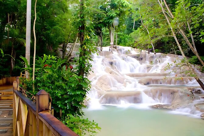 Ocho Rios Catamaran: Dunn's River Falls, Snorkeling & Open Bar - Authenticity and Practical Tips