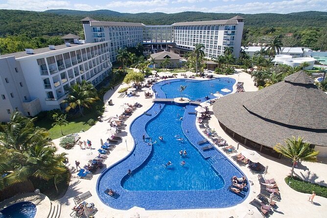 Private Airport Transfer to Hideaway at Royalton Blue Water - Key Points