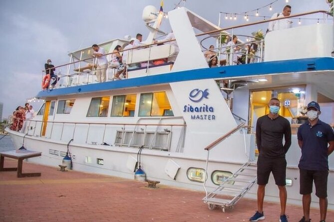 Luxury Yacht Sunset Cruise in Cartagena Bay, Colombia - Key Points