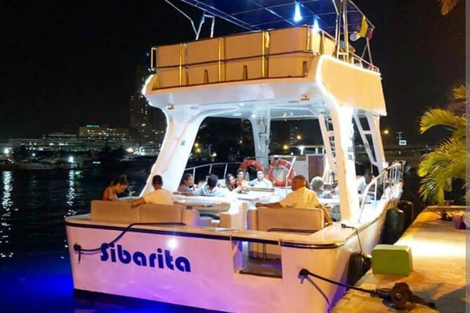 Dinner by the bay of Cartagena on a SIBARITA boat - A Romantic Dinner on Cartagena’s Bay: SIBARITA Boat Experience